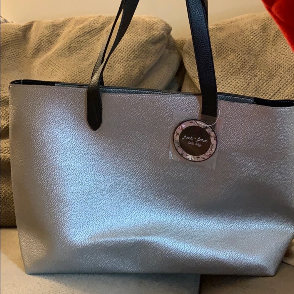 Large tote